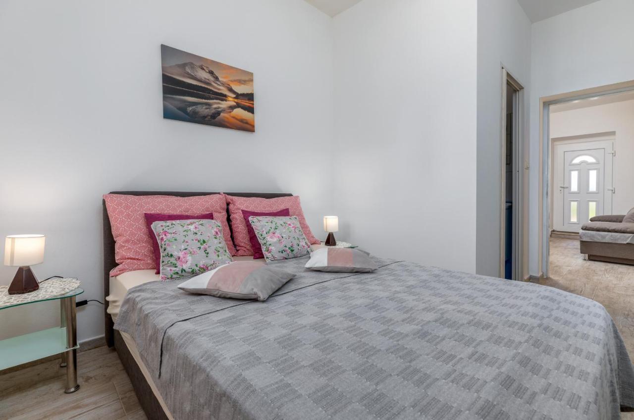 Apartmani Magdalena Pula Bagian luar foto